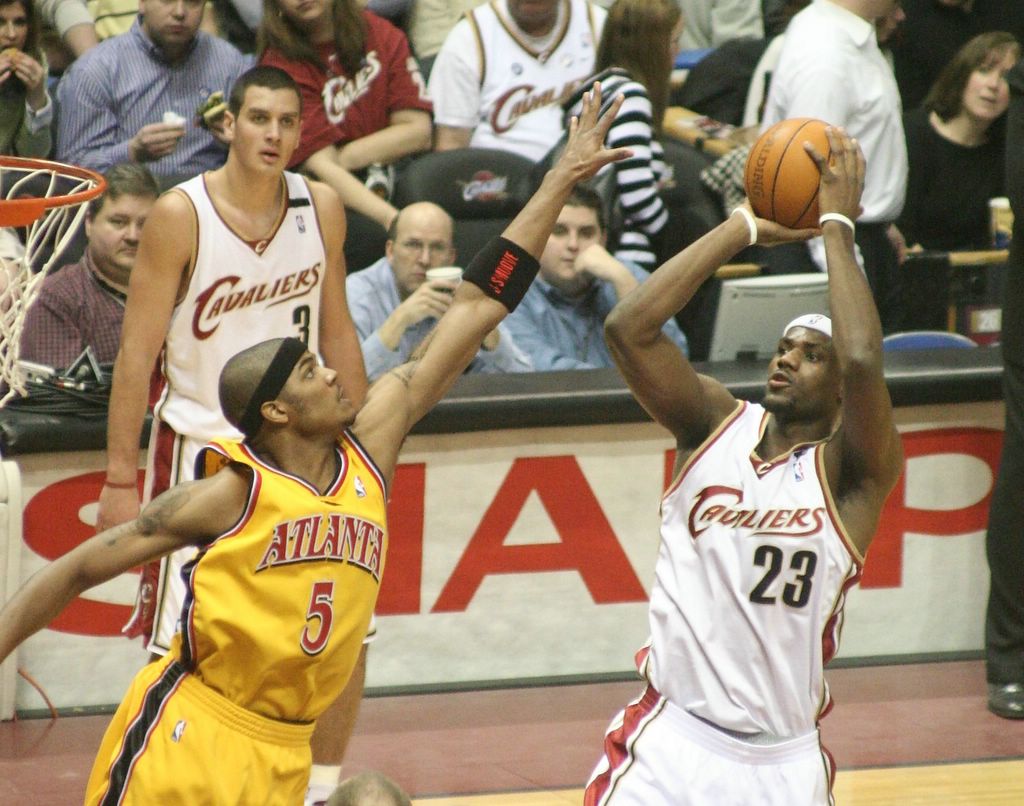 050216-cavaliers-hawks-lebron-james-3825.jpg